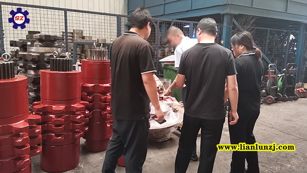 貴陽彭總開展刮板機(jī)配件業(yè)務(wù)，來我廠考察參觀！