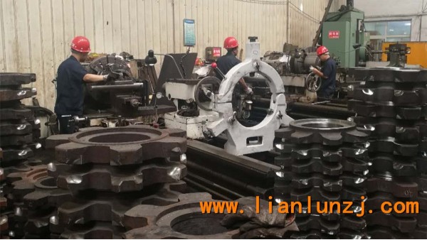 轉(zhuǎn)載機(jī)配件加工完成，客戶到廠提貨